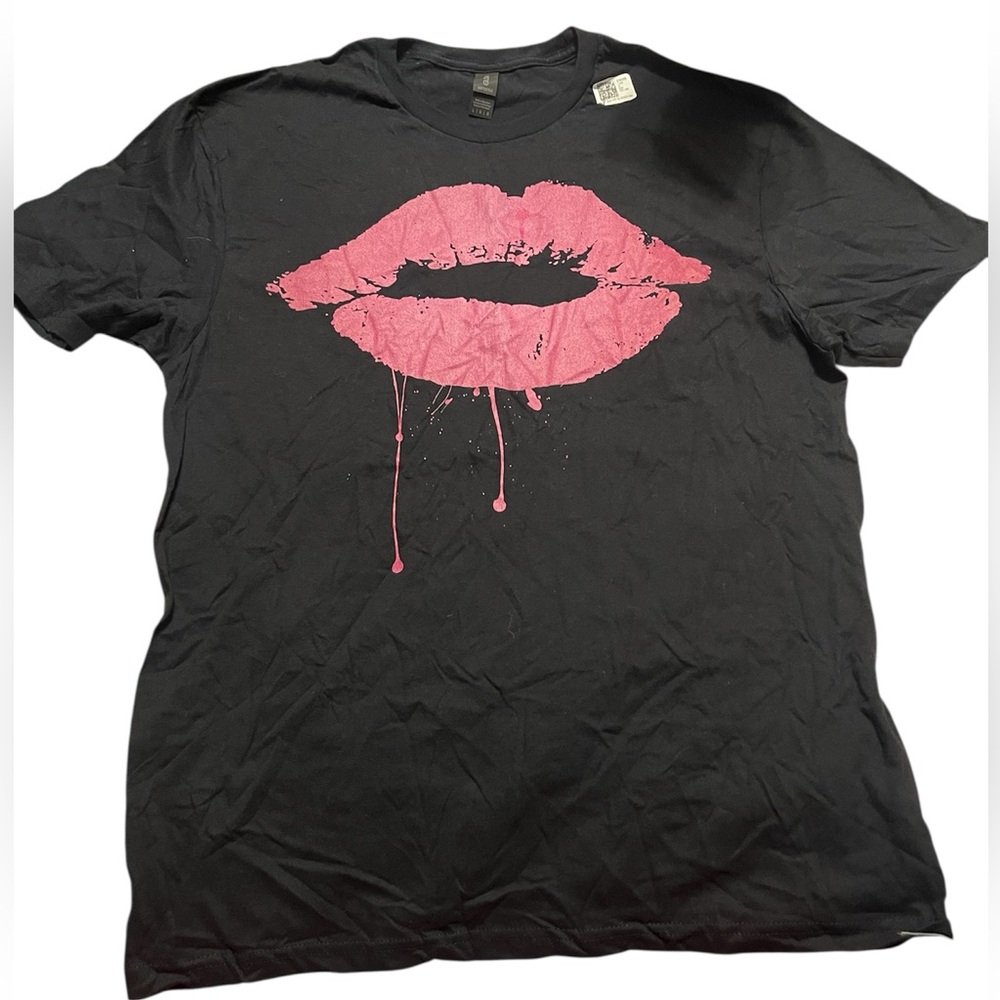 New! Black Short Sleeve Graphic T-Shirt with Pink Lips